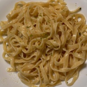 Kremasta pasta sa limunom i parmezanom