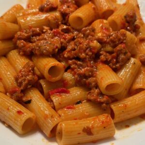 Pasta sa slatkom italijanskom kobasicom.