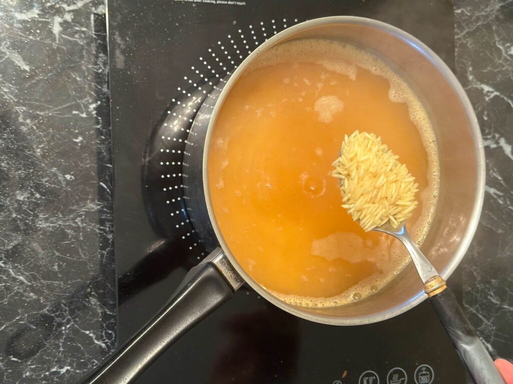 Piletina Tika Masala, kuvanje pirinča.