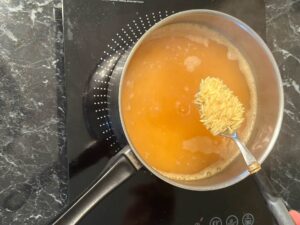 Piletina Tika Masala, kuvanje pirinča.