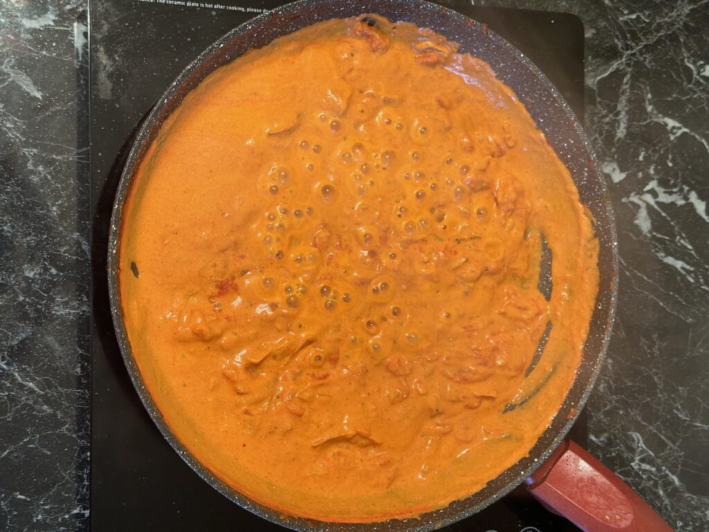 Piletina Tika Masala, kuvanje sosa.