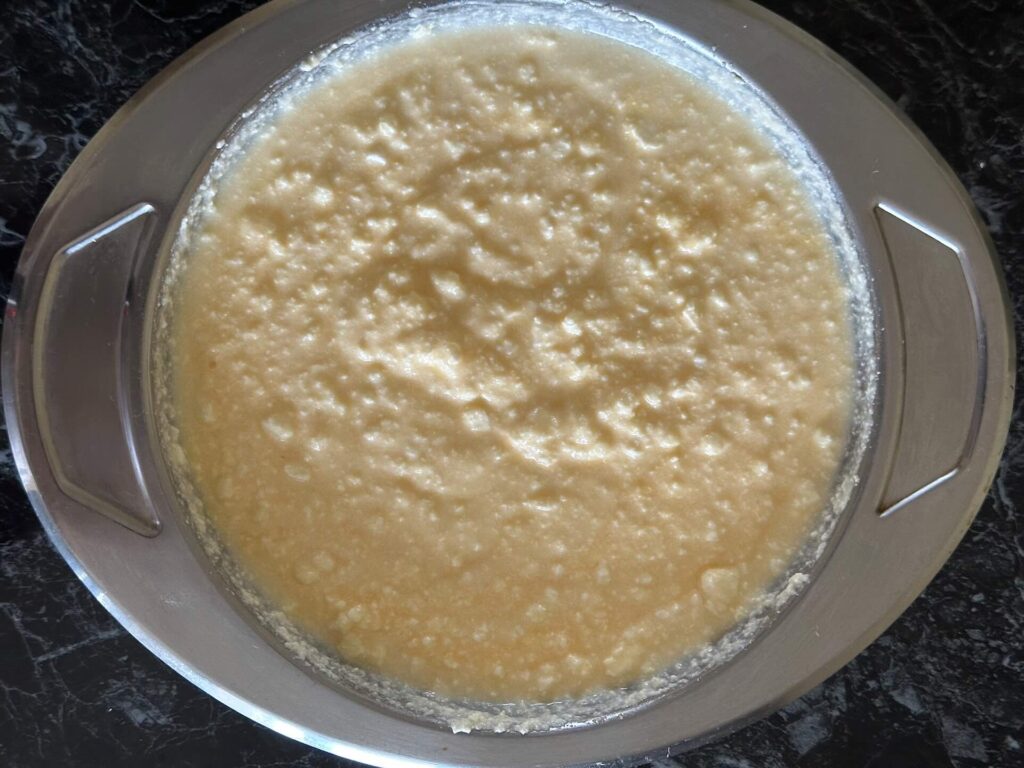 Gibanica, priprema nadeva, sir, jaja i mleko