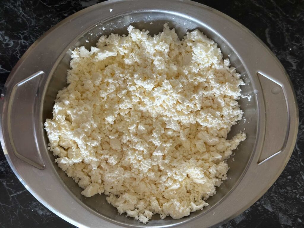 Gibanica, priprema nadeva, sir