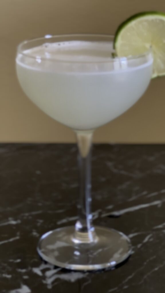 Koktel Daiquiri, servirano