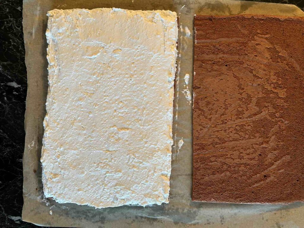 Mlečni kolač - namazati polovinu testa sa kremom