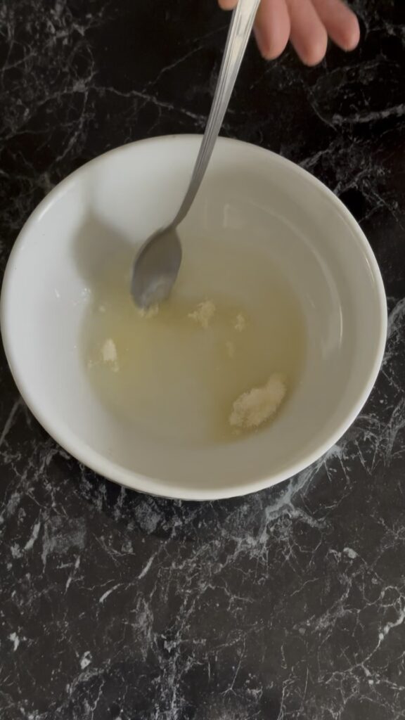 Mlečni kolač - rastvoriti želatin