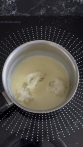 Mlečni kolač - zagrejati kondenzovano mleko sa želatinom