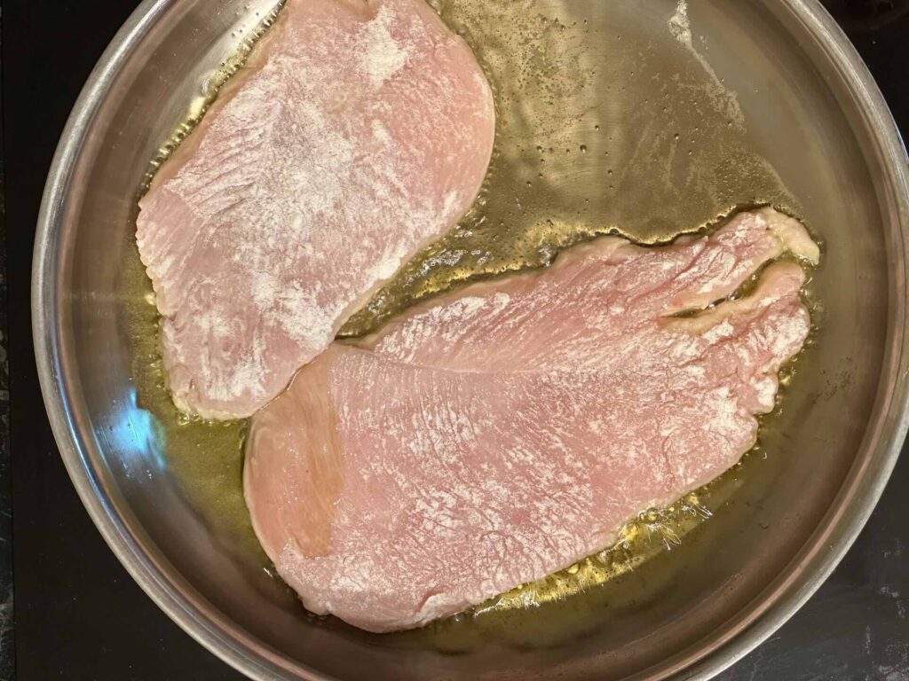 Piletina sa mocarelom - pržiti pileće filete na ulju