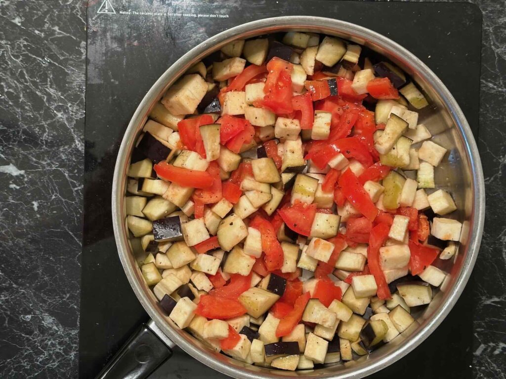 Fregola sa plavim paradajzem - pržiti paradajz
