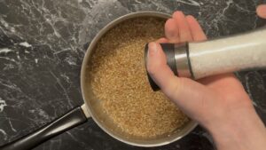 Salata od polbe sa bundevom i narom - posoliti vodu sa polbom