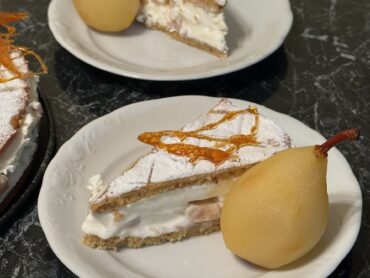 Torta sa rikotom i kruškama