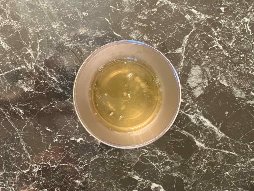 Torta sa rikotom i kruškama - proceđen sirup