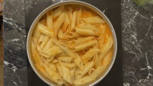 Pasta u paradajz sosu na kremu od bosiljka - priprema sosa od paradajza - kuvati pastu u sosu od paradajza