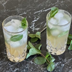 Mojito koktel sa belim rumom, limetom i nanom