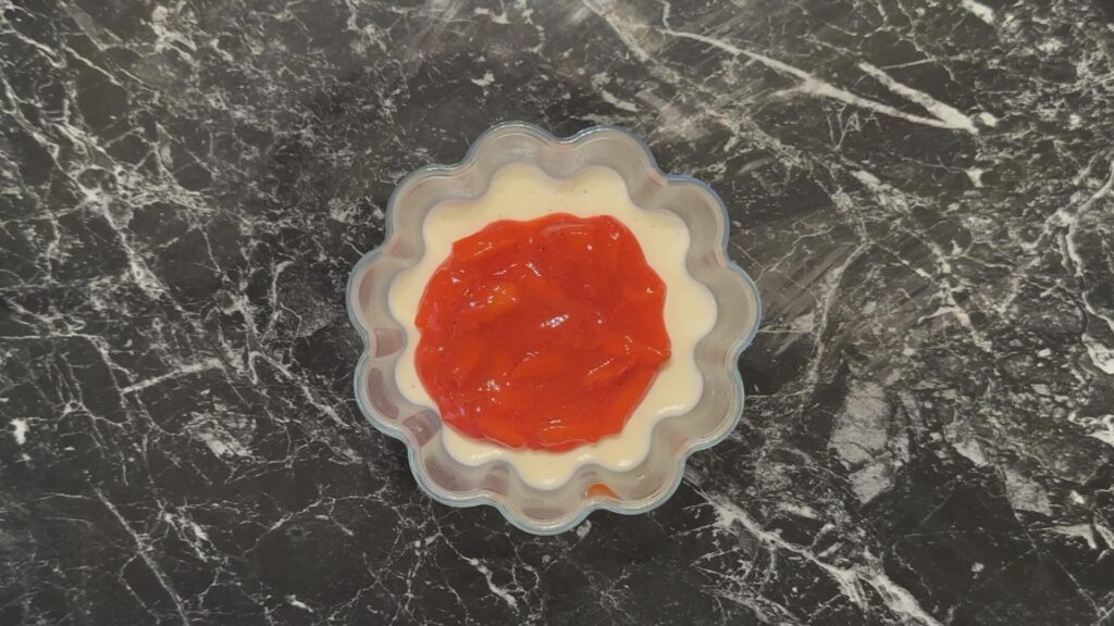 Panna cotta - preliti krem sa prelivom od jagoda