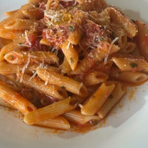 pasta arrabbiata sa paradajz sosom i čilijem