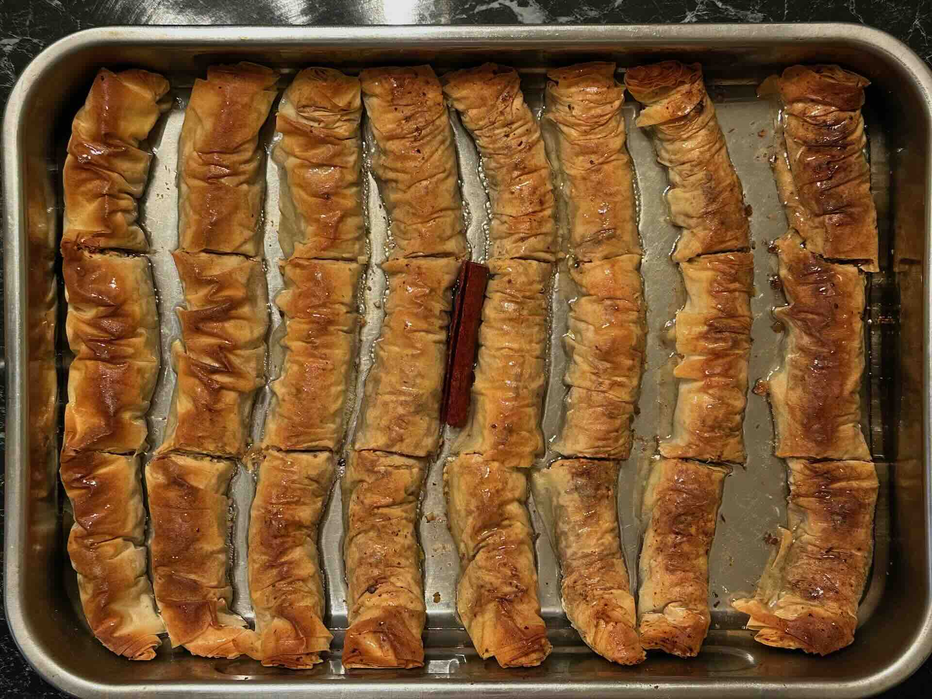 Rol baklava prelivena šerbetom