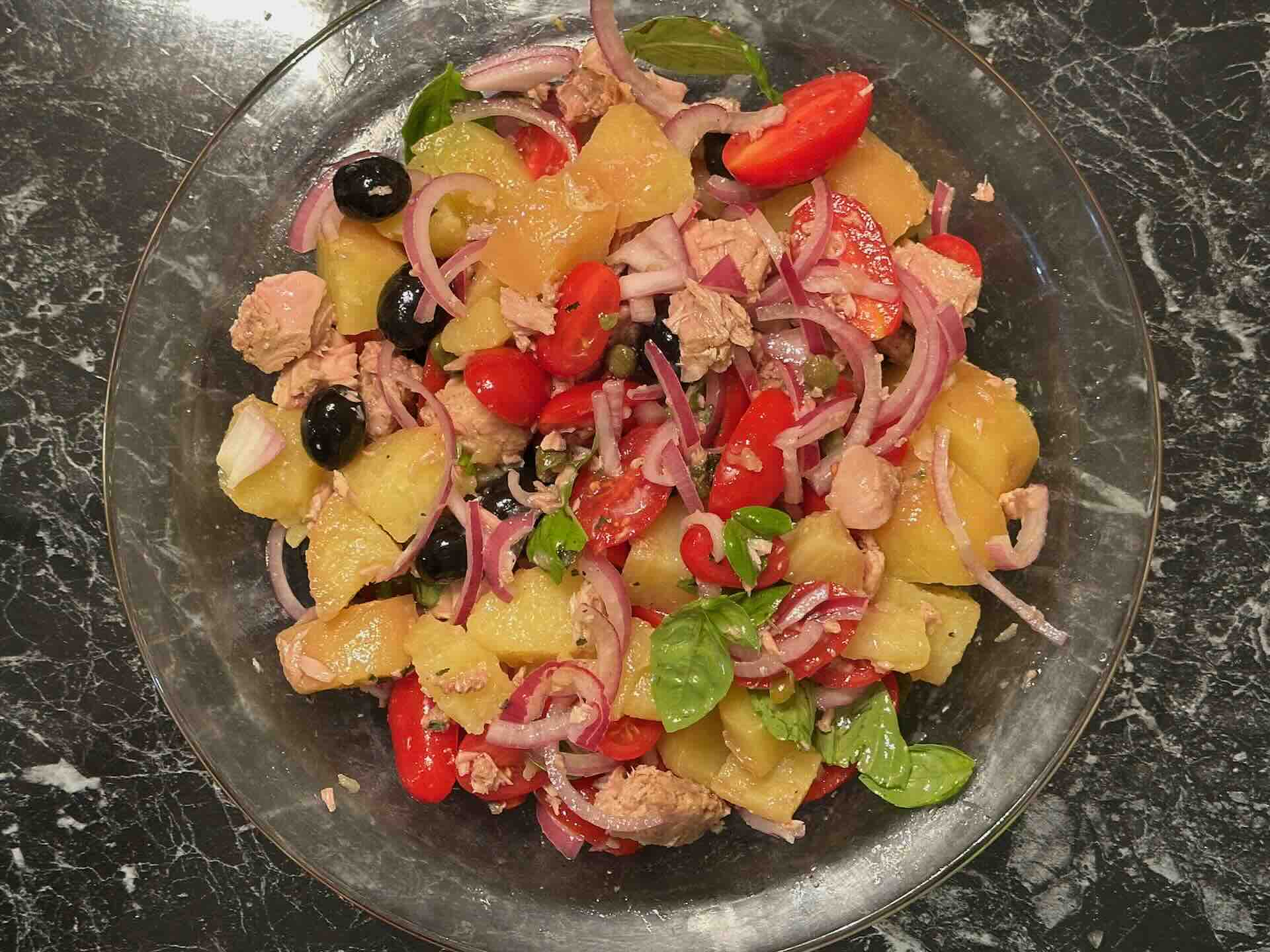 Pripremljena salata sa tunom
