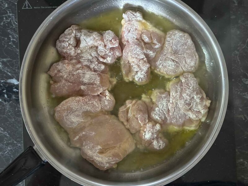 Prženje pilećih karabataka sa solju i biberom