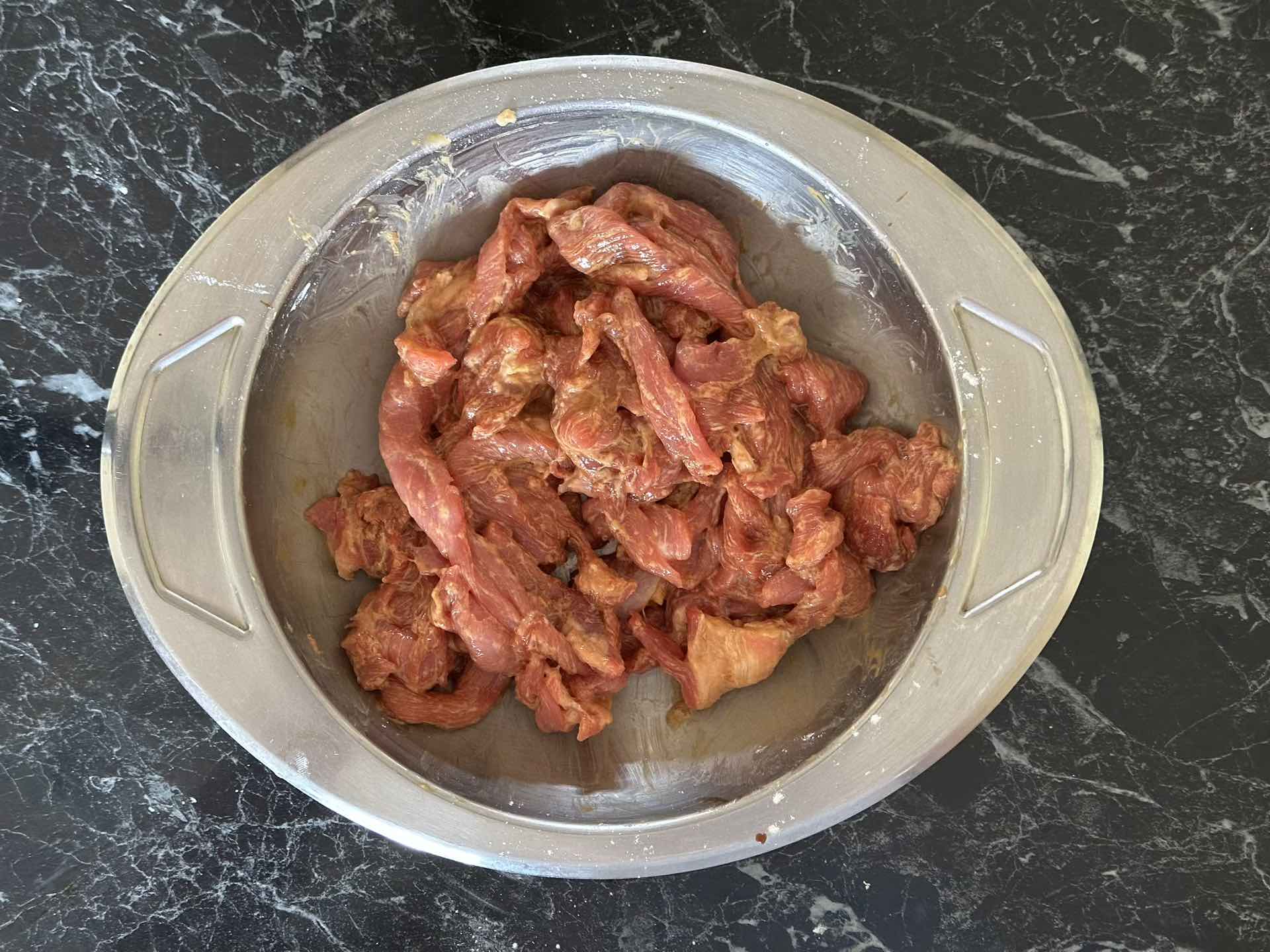 Začiniti meso