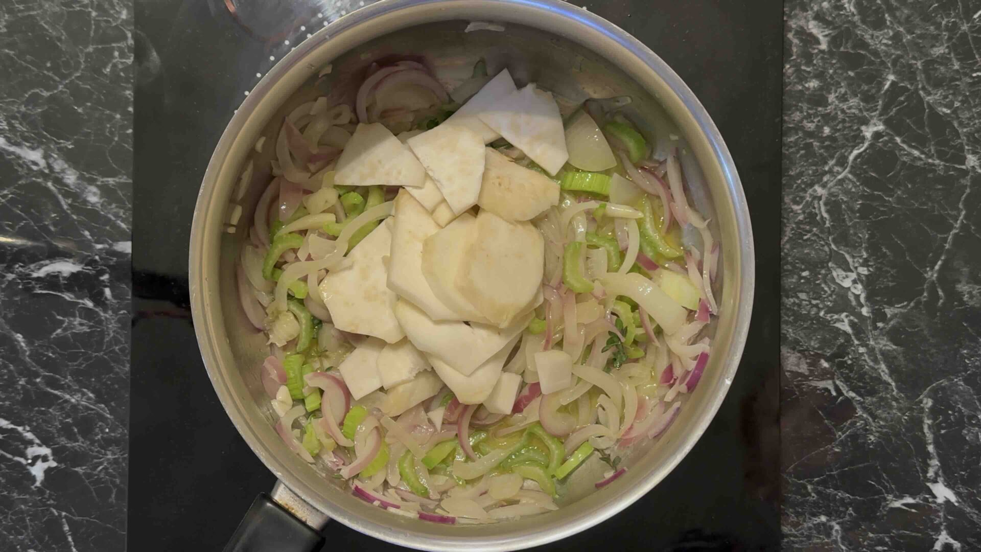 Pržiti sa celerom
