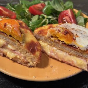 Croque Madame sendvič