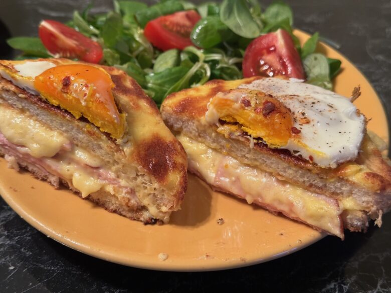 Croque Madame sendvič