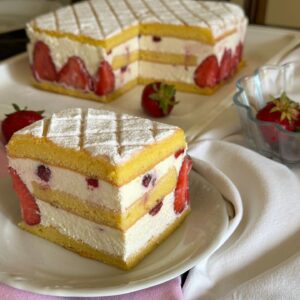 Torta sa jagodama i belom čokoladom