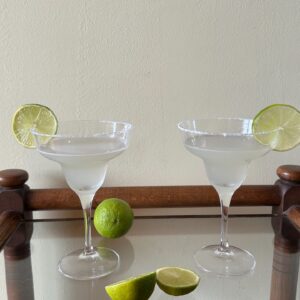 Margarita koktel sa slanim rubom i kolutom limete