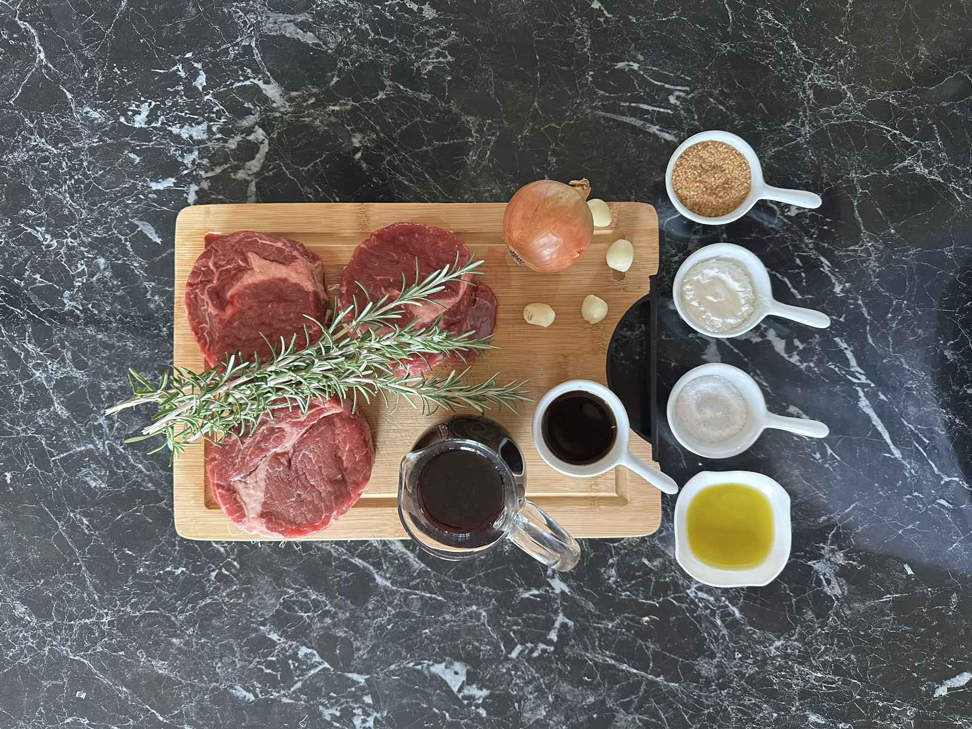 Sastojci za junetinu u sosu od crvenog vina